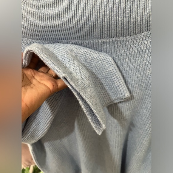 NWT Banana Republic ladies vneck cashmere sweater Color sky blue size Large - Picture 4 of 4